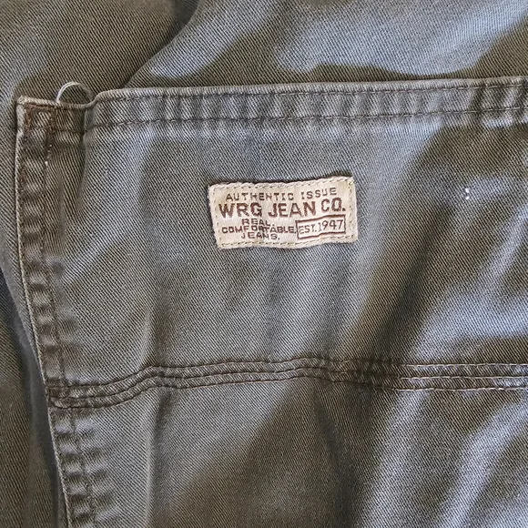 Wrangler Men's Olive and Gray Cargo Shorts - Picture 6 of 12